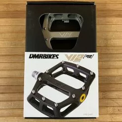 DMR V12 Pedale / Plattformpedale Magnesium Grey 12 DMR V12 Pedale / Plattformpedale Magnesium Grey -Fox-Laden IMG 9373 289dddfc 8c5a 46f7 a573 99b0c30d8786