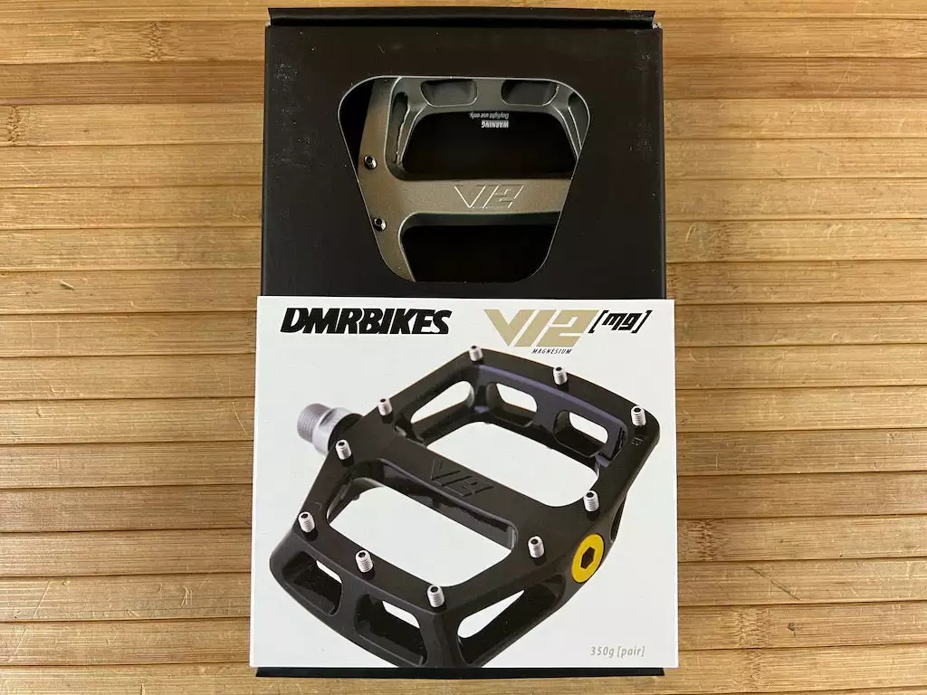 DMR V12 Pedale / Plattformpedale Magnesium Grey 6 DMR V12 Pedale / Plattformpedale Magnesium Grey – Bild 6