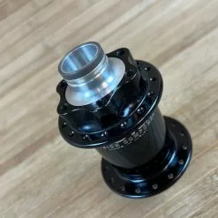 Chris-king Chris King ISO Disc Nabe VR 110 X 20mm 32 Loch Black -Fox-Laden IMG 9561 afee2288 72bf 497c 9608 5ff27ce30c8c