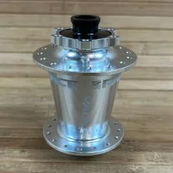 Race Face Vault VR Nabe Boost 110x15 32 Loch Silber 12 Race Face Vault VR Nabe Boost 110x15 32 Loch Silber -Fox-Laden IMG 9567 3242b245 31c8 4d04 8b36 7938a3ed25f0