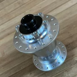 Race Face Vault VR Nabe Boost 110x15 32 Loch Silber 9 Race Face Vault VR Nabe Boost 110x15 32 Loch Silber -Fox-Laden IMG 9568 8e55f98c 5a84 4728 9dd7 f8e98e2ce4c3