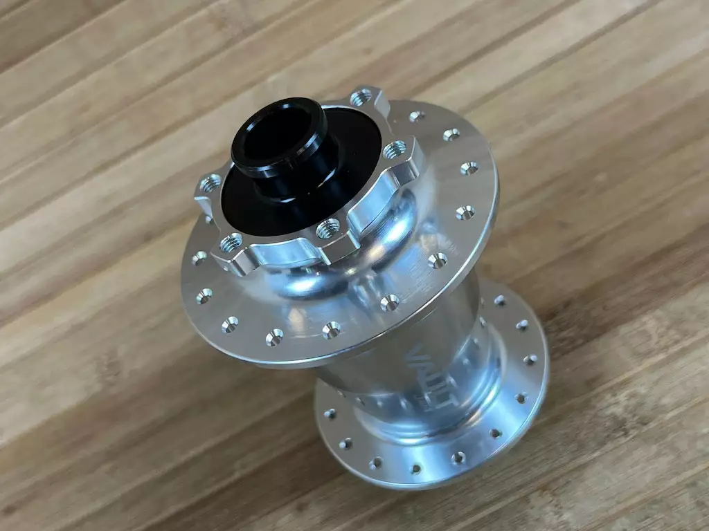 Race Face Vault VR Nabe Boost 110x15 32 Loch Silber 3 Race Face Vault VR Nabe Boost 110x15 32 Loch Silber – Bild 3