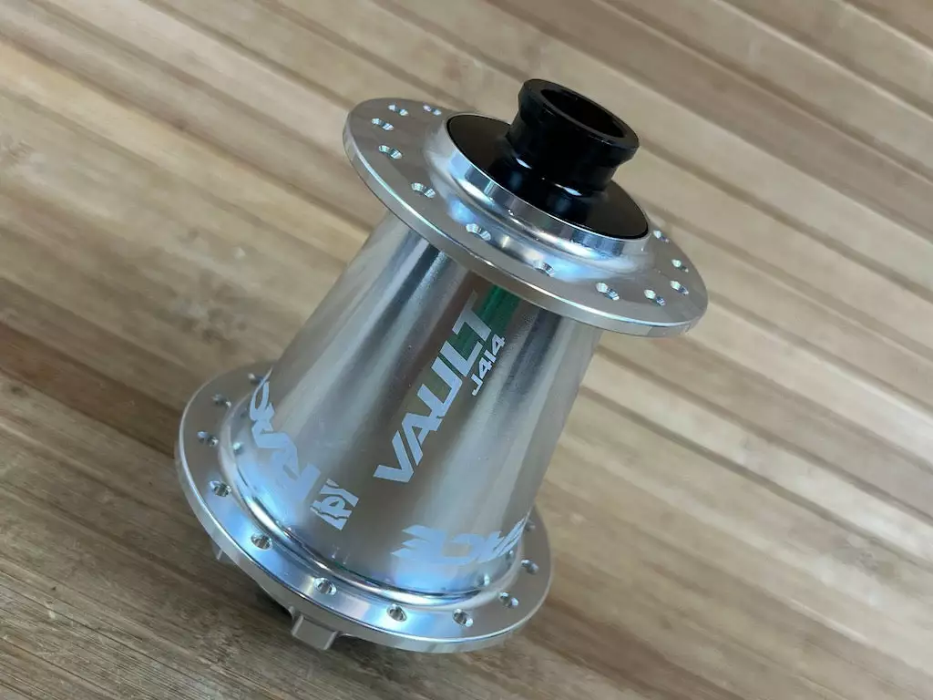 Race Face Vault VR Nabe Boost 110x15 32 Loch Silber 2 Race Face Vault VR Nabe Boost 110x15 32 Loch Silber – Bild 2