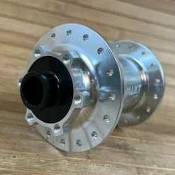 Race Face Vault VR Nabe Boost 110x15 32 Loch Silber 10 Race Face Vault VR Nabe Boost 110x15 32 Loch Silber -Fox-Laden IMG 9571 e77a3260 aa6c 4a9e 898e 8ebdd9c88118