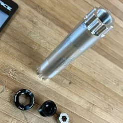 Race Face Spindle Kit Cinch SixC 30mm / 83mm Welle -Fox-Laden IMG 9593 33038025 55c6 47bb acb0 7905aaf689ca