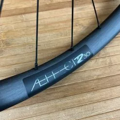 Race Face Aeffect R 30 Vorderrad VR 27,5" Boost Schwarz 12 Race Face Aeffect R 30 Vorderrad VR 27,5" Boost Schwarz -Fox-Laden IMG 9673 40a77971 9edf 4d8c 9a08 0e13ee3d226b