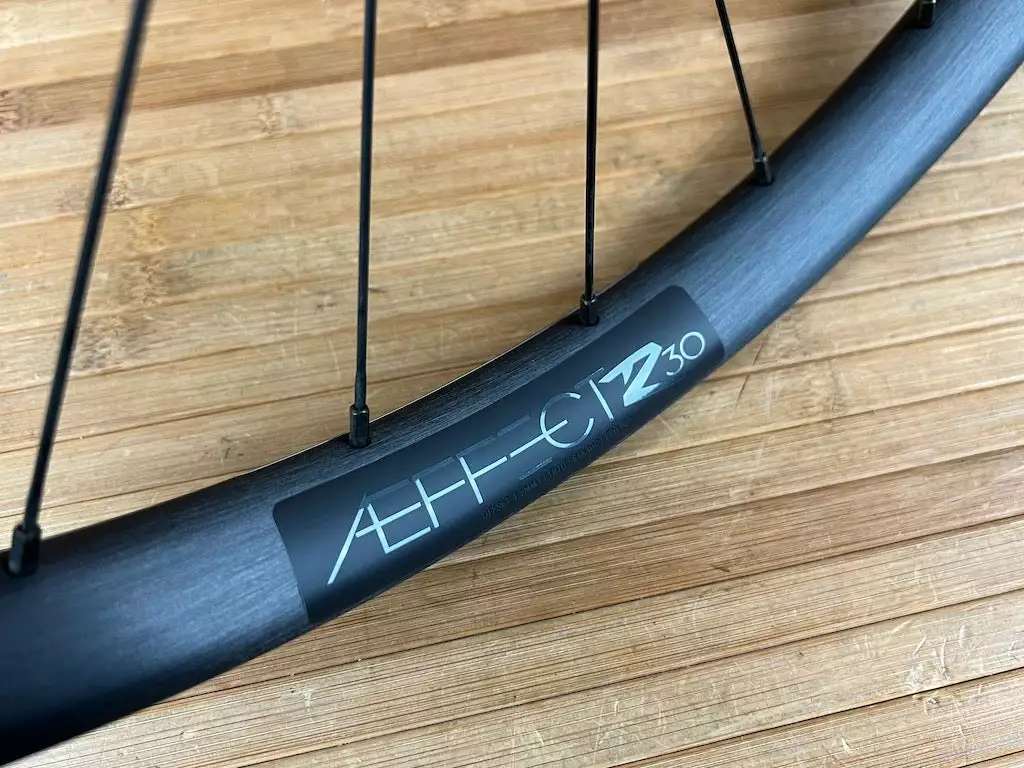 Race Face Aeffect R 30 Vorderrad VR 27,5" Boost Schwarz 4 Race Face Aeffect R 30 Vorderrad VR 27,5" Boost Schwarz – Bild 4