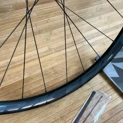 Race Face Aeffect R 30 Hinterrad HR 29" Boost Schwarz Shimano HG 10 Race Face Aeffect R 30 Hinterrad HR 29" Boost Schwarz Shimano HG -Fox-Laden IMG 9680 925dec1f 91ed 4a17 a21d 164de27e3e63