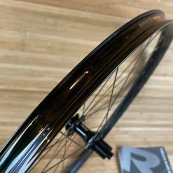 Race Face Aeffect R 30 Hinterrad HR 29" Boost Schwarz Shimano HG 14 Race Face Aeffect R 30 Hinterrad HR 29" Boost Schwarz Shimano HG -Fox-Laden IMG 9683 6308d74b ed12 45fc 9418 bf42743c85f4