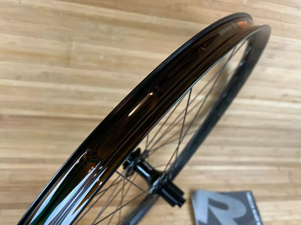 Race Face Aeffect R 30 Hinterrad HR 29" Boost Schwarz Shimano HG 7 Race Face Aeffect R 30 Hinterrad HR 29" Boost Schwarz Shimano HG – Bild 7