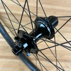 Race Face Aeffect R 30 Hinterrad HR 29" Boost Schwarz Shimano HG 12 Race Face Aeffect R 30 Hinterrad HR 29" Boost Schwarz Shimano HG -Fox-Laden IMG 9684 937a50d4 deb7 493a 917c 6d517ad3b8fb