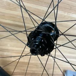 Race Face Aeffect R 30 Hinterrad HR 29" Boost Schwarz Shimano HG 13 Race Face Aeffect R 30 Hinterrad HR 29" Boost Schwarz Shimano HG -Fox-Laden IMG 9685 fb18f4fa d5cb 46a6 abab bf0552bfae2d