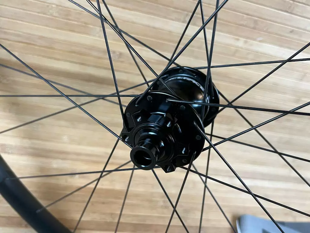 Race Face Aeffect R 30 Hinterrad HR 29" Boost Schwarz Shimano HG 6 Race Face Aeffect R 30 Hinterrad HR 29" Boost Schwarz Shimano HG – Bild 6