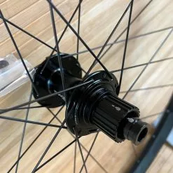 Race Face Aeffect R 30 Hinterrad HR 29" Boost Schwarz Microspline -Fox-Laden IMG 9689 77b6c58b 9922 4682 97f5 a4bd835de067