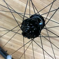 Race Face Aeffect R 30 Hinterrad HR 29" Boost Schwarz Microspline -Fox-Laden IMG 9694 588d2676 54b9 4f54 8f1b a5c88e6a69ce