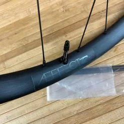 Race Face Aeffect R 30 Hinterrad HR 27,5" Super Boost Schwarz 157 X 12mm -Fox-Laden IMG 9698 e65f93ad 2bda 43db 8c5b 0f4bc89a55ae