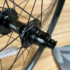 Race Face Aeffect R 30 Hinterrad HR 27,5" Super Boost Schwarz 157 X 12mm -Fox-Laden IMG 9699 6641a047 ae85 4954 971e 65293ab579b9