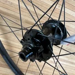 Race Face Aeffect R 30 Hinterrad HR 27,5" Super Boost Schwarz 157 X 12mm -Fox-Laden IMG 9702 8ba19999 2fed 404f 9d06 d494613f1942