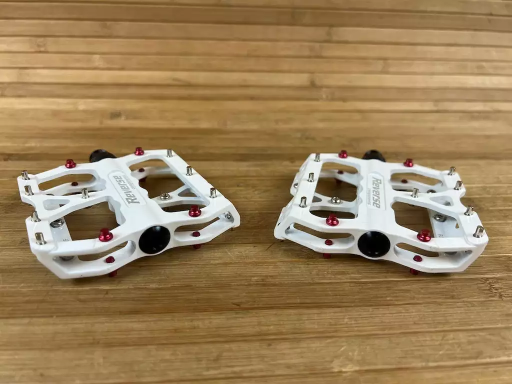 Reverse Components Escape Plattformpedale / Pedale Weiß 4 Reverse Components Escape Plattformpedale / Pedale Weiß – Bild 4