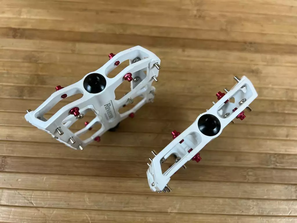 Reverse Components Escape Plattformpedale / Pedale Weiß 2 Reverse Components Escape Plattformpedale / Pedale Weiß – Bild 2